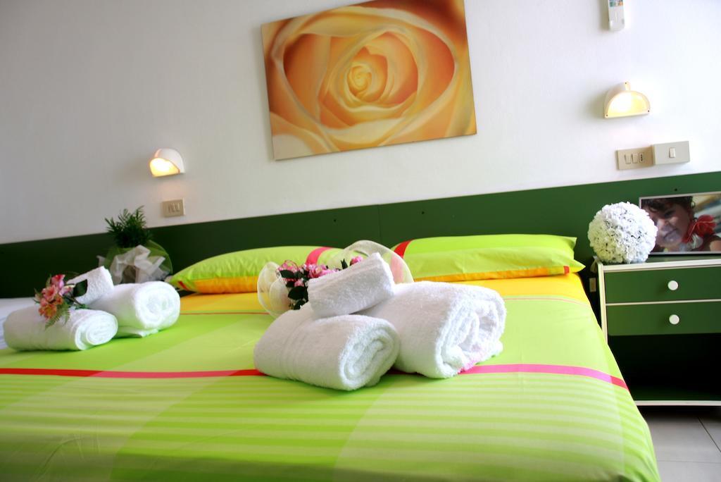 Hotel Astrid Cervia Habitación foto
